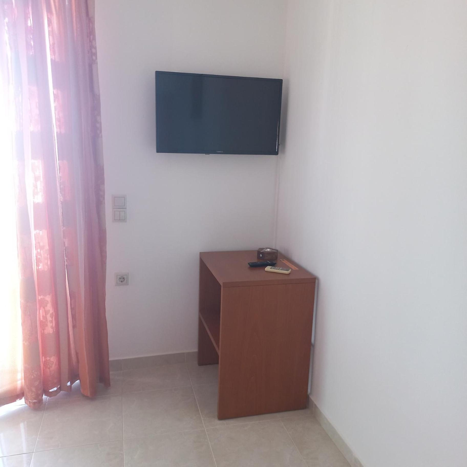 Central Rooms *